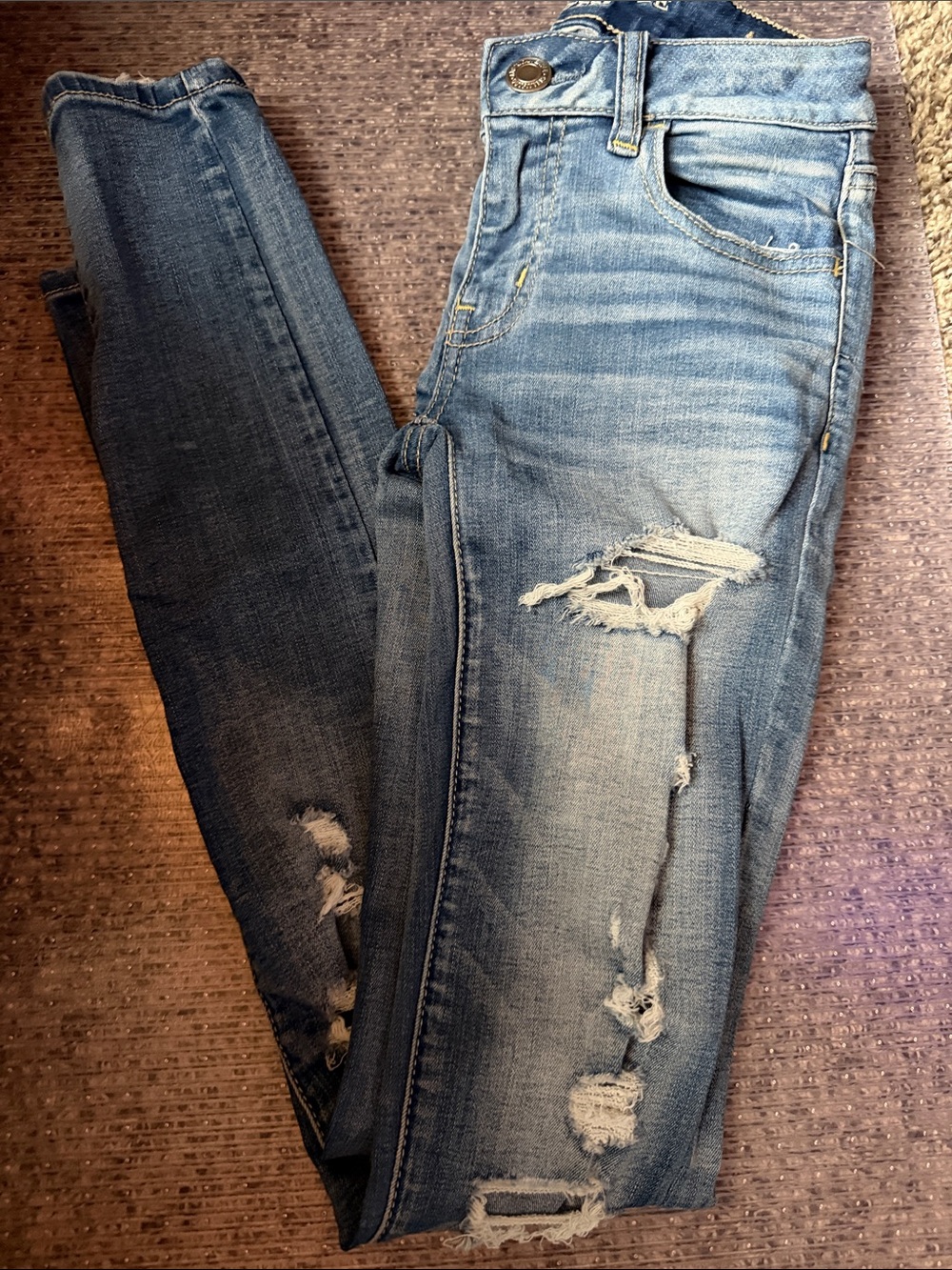 American Eagle Distressed Women’s Jeans